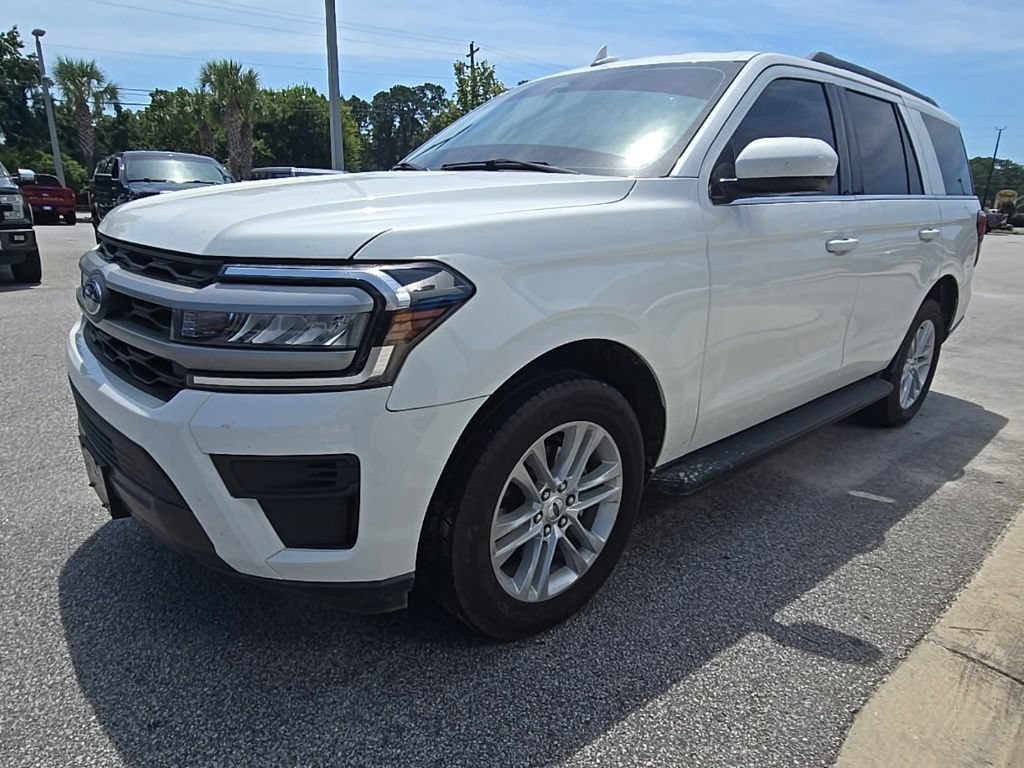 Used 2024 Ford Expedition XLT RWD image 4
