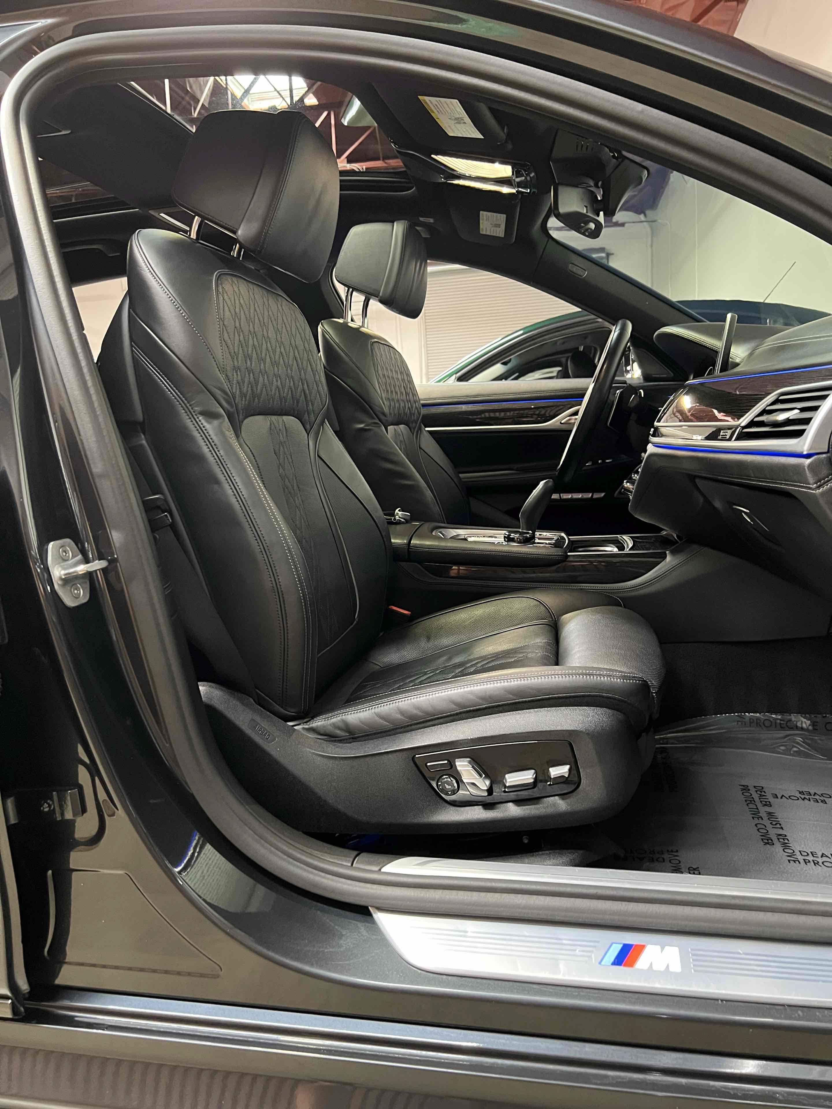 Used 2018 BMW 750i RWD image 39