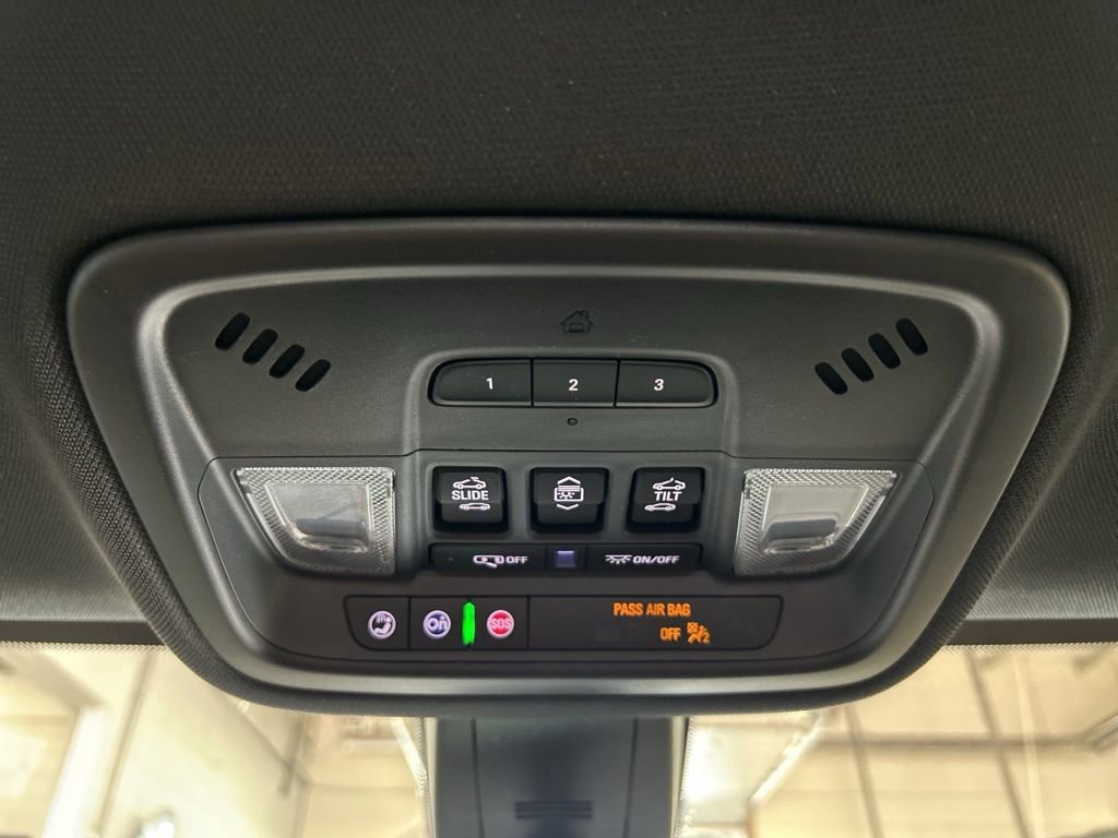 Used 2022 Chevrolet Traverse High Country image 39