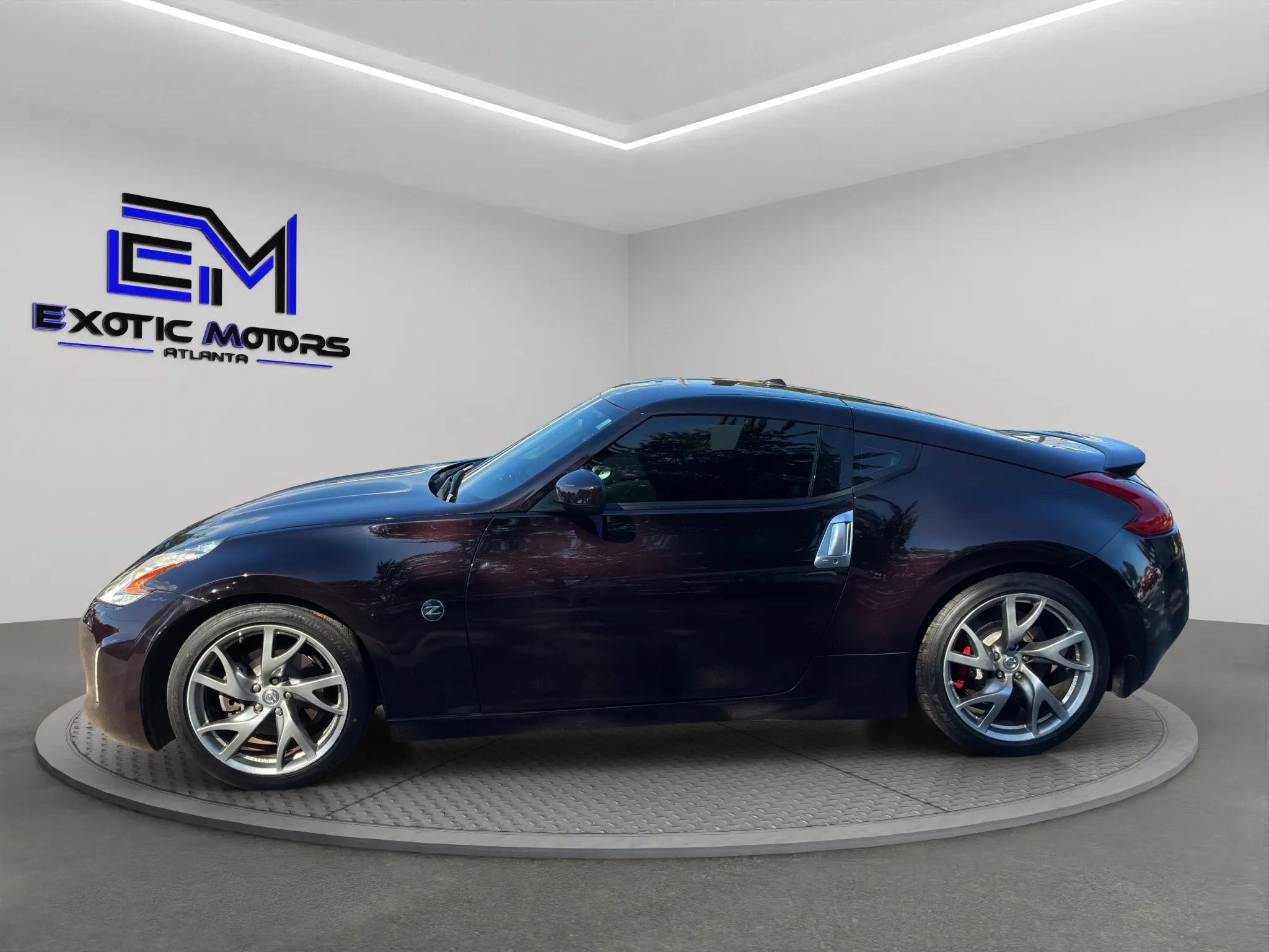 Used 2014 Nissan 370Z Touring w/ Sport Package RWD image 2