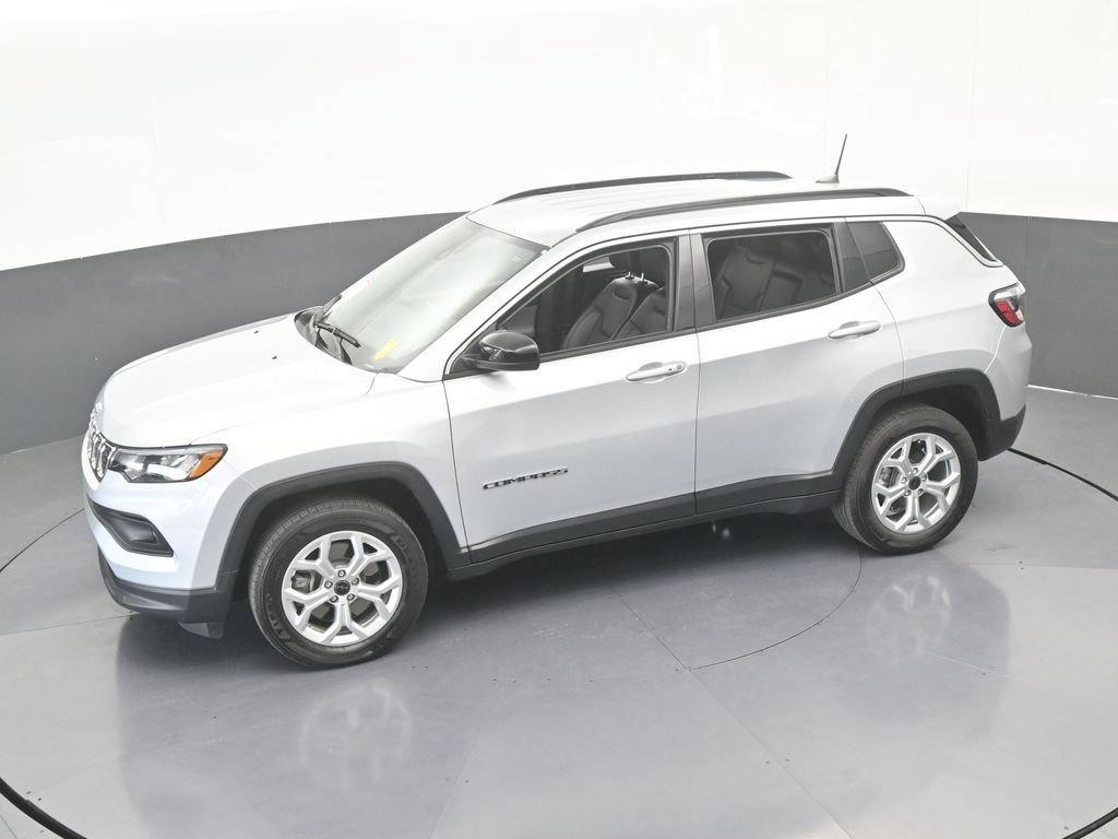 Used 2025 Jeep Compass Latitude AWD/4WD image 17