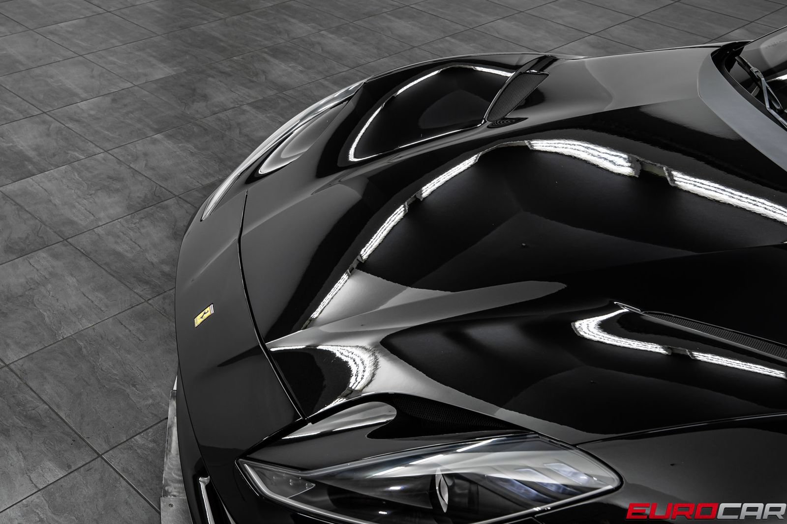 Used 2020 Ferrari 812 Superfast RWD image 9