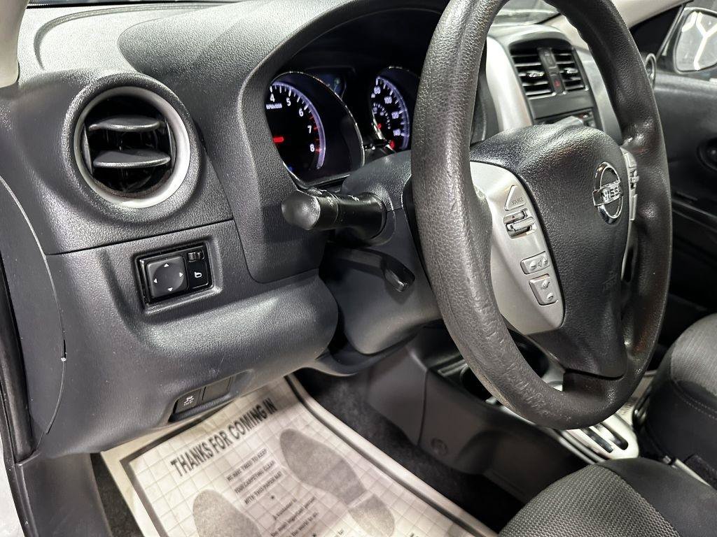 Used 2016 Nissan Versa SV FWD image 10