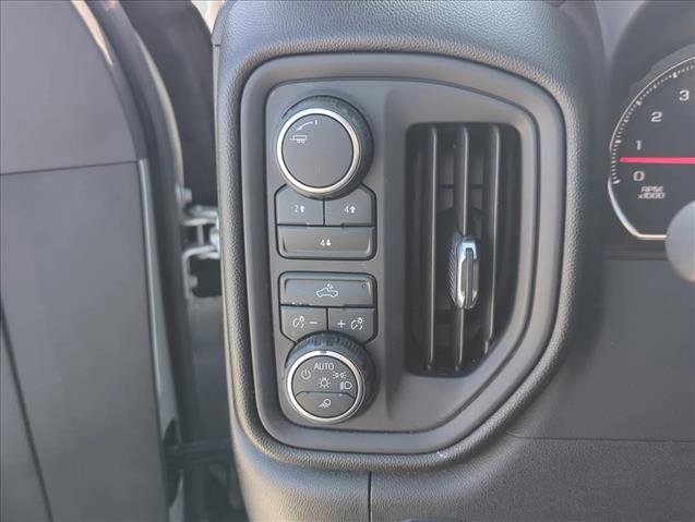 Used 2021 Chevrolet Silverado 2500 Custom w/ Custom Value Package image 11