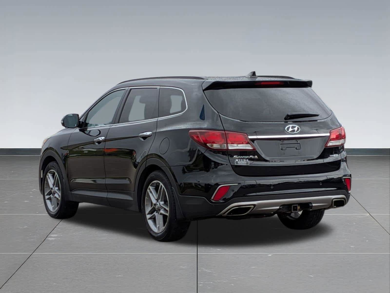 Used 2018 Hyundai Santa Fe AWD w/ SE Ultimate Tech Package 03 image 4