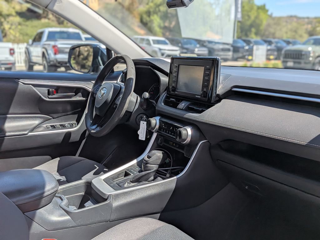Used 2021 Toyota RAV4 LE image 29