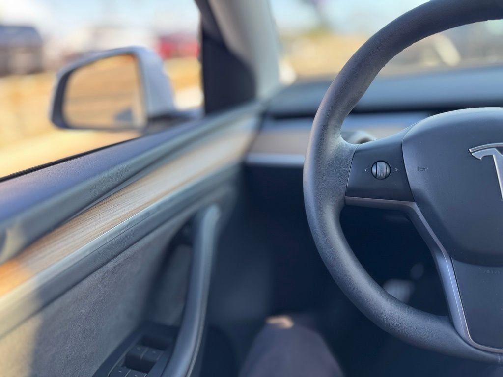 Used 2023 Tesla Model Y Long Range image 7