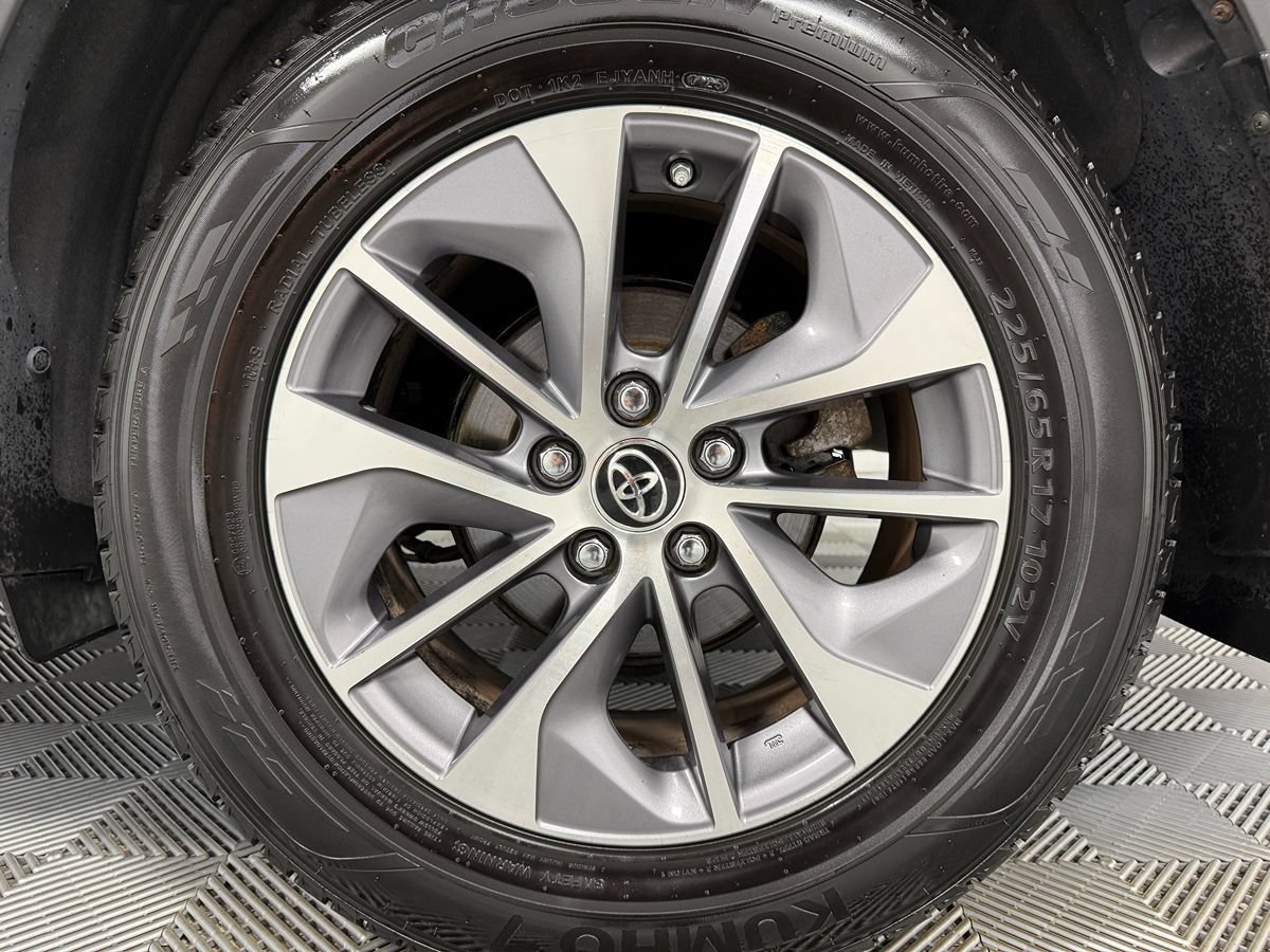 Used 2018 Toyota RAV4 LE AWD/4WD image 27