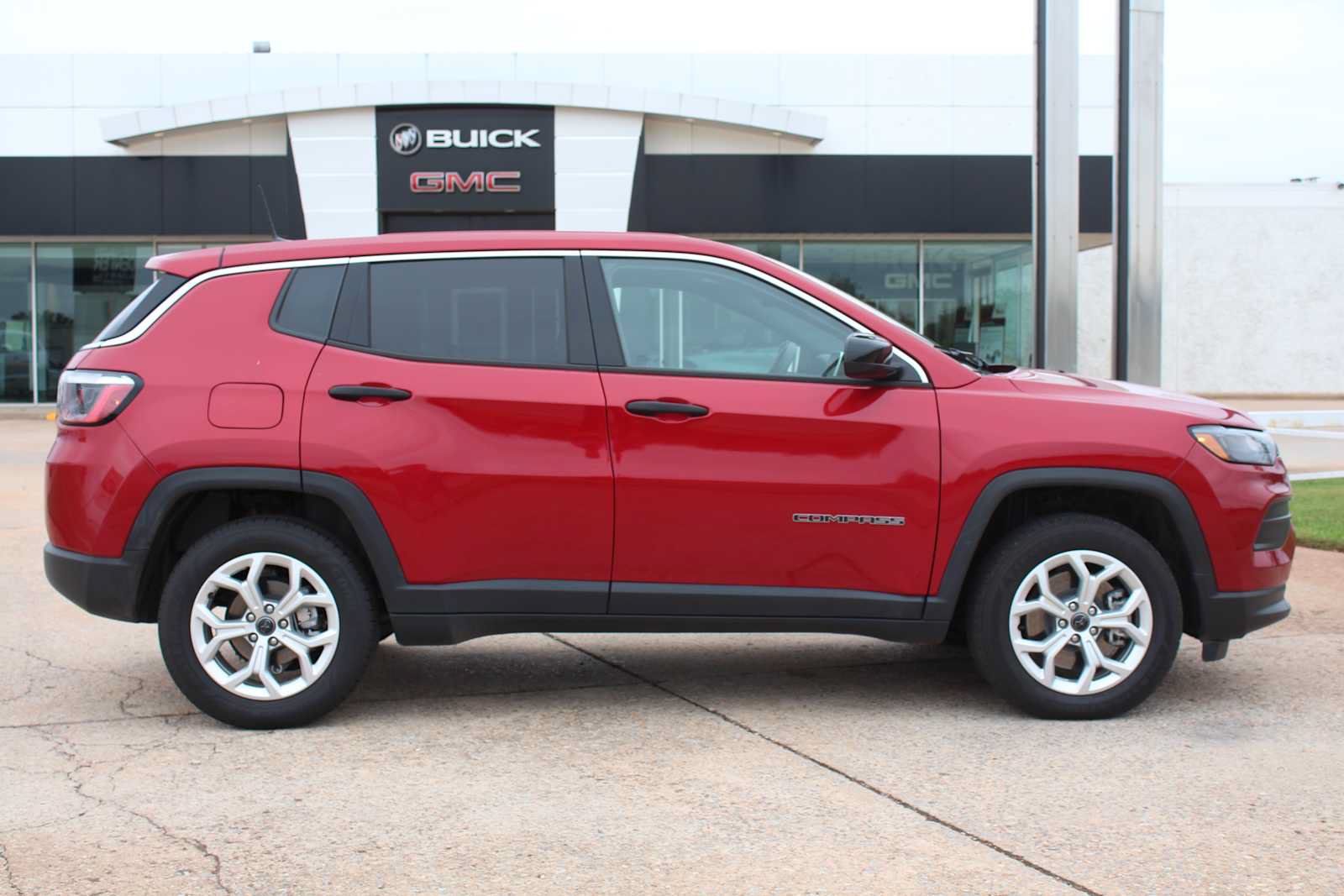 Used 2025 Jeep Compass Sport AWD/4WD image 16