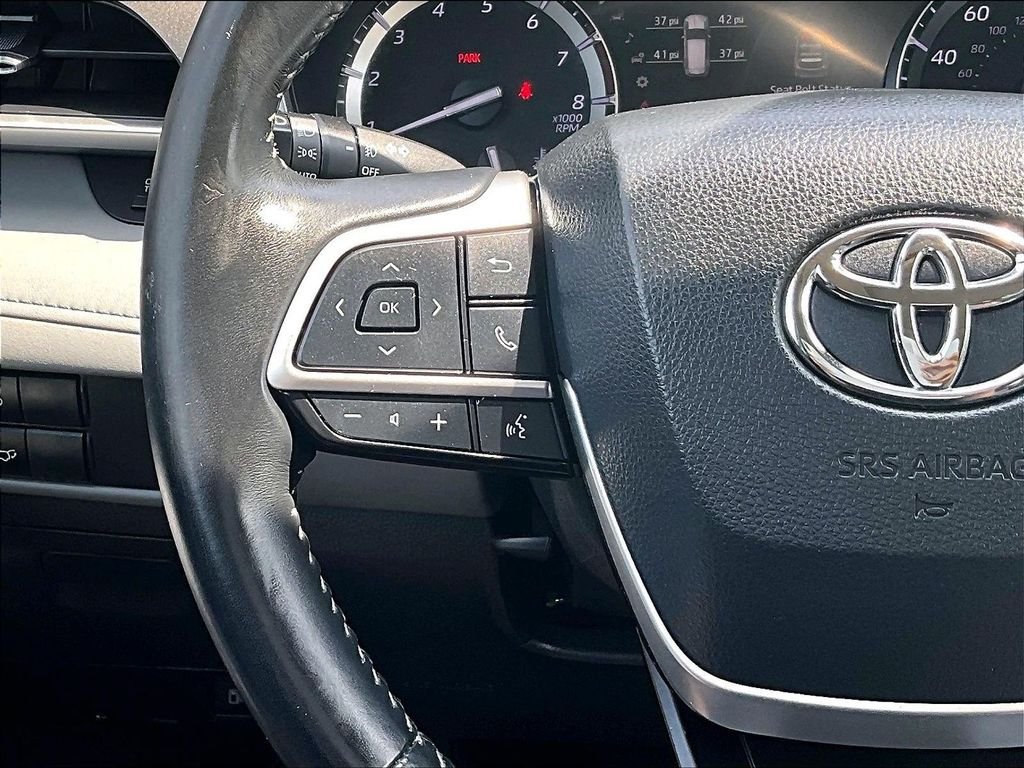 Used 2022 Toyota Highlander XLE AWD/4WD image 23