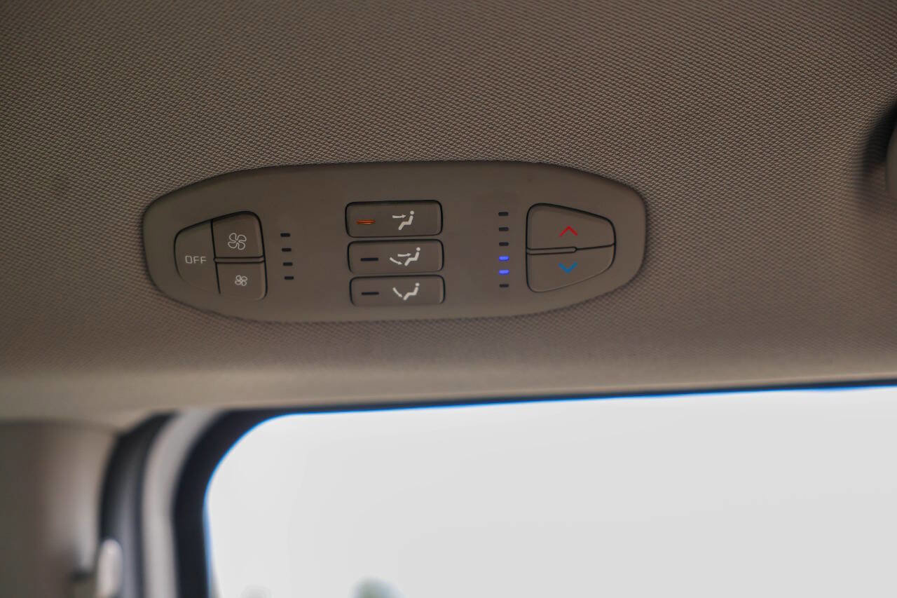 Used 2019 Kia Sedona L FWD image 25