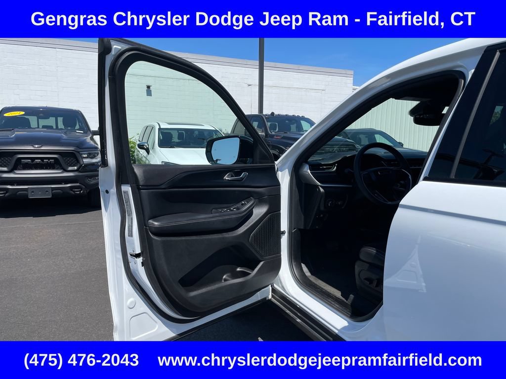 Certified 2023 Jeep Grand Cherokee L Laredo AWD/4WD image 37