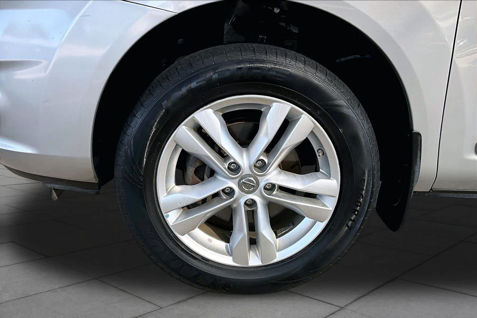 Used 2013 Nissan Rogue SV AWD/4WD image 11