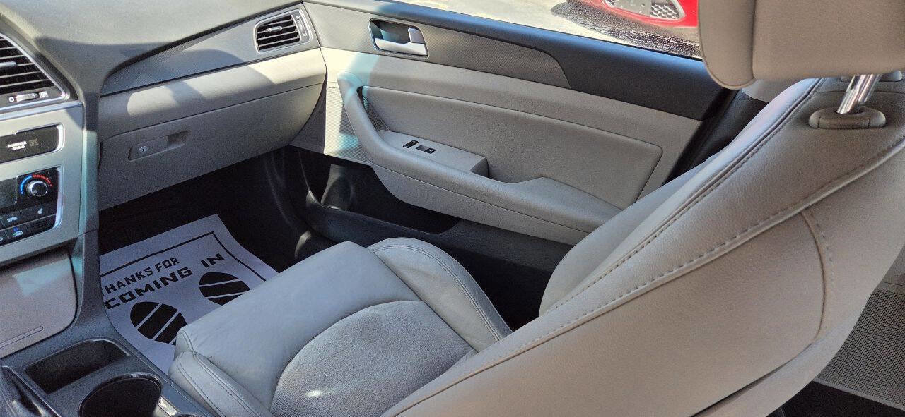 Used 2015 Hyundai Sonata Sport w/ Option Group 03 image 16