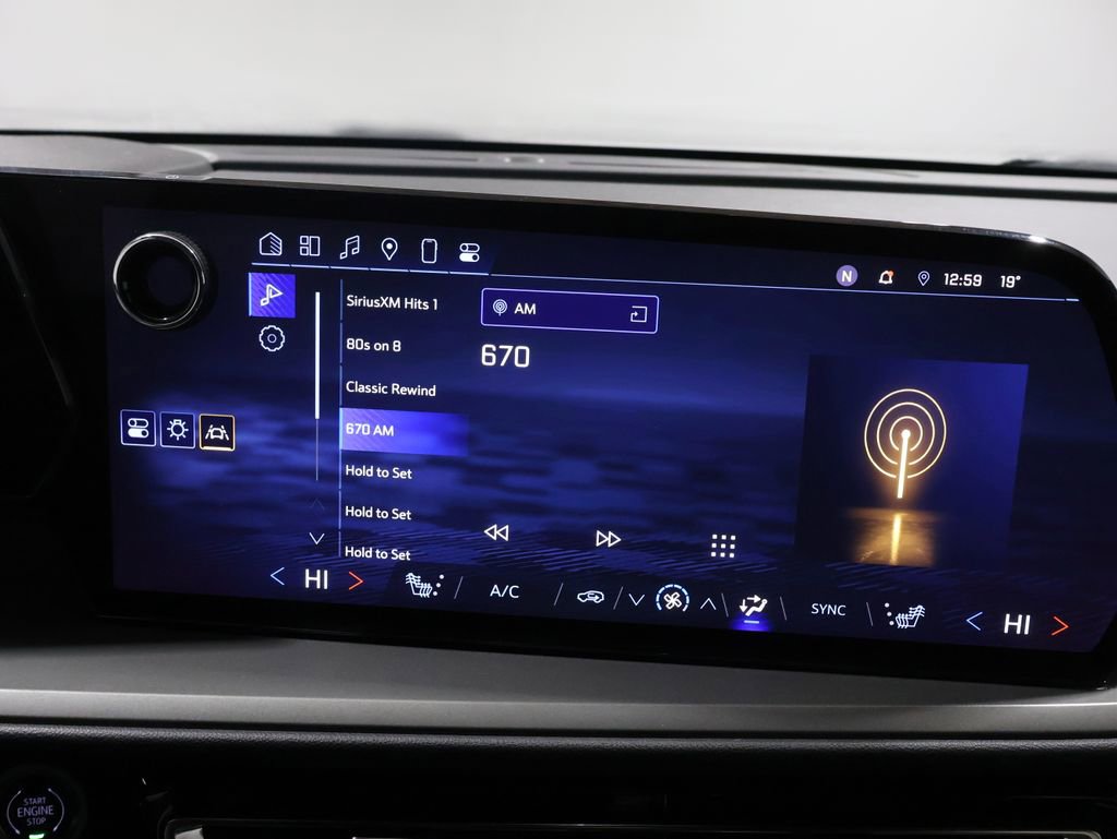 Used 2024 Chevrolet Traverse LT image 27