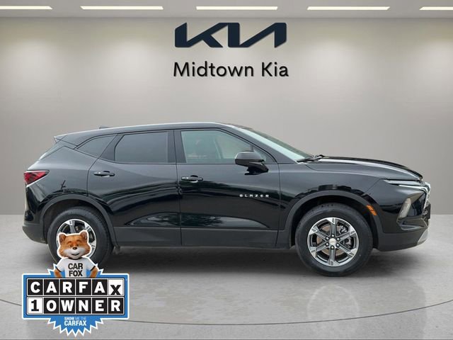 Used 2025 Chevrolet Blazer LT FWD image 2