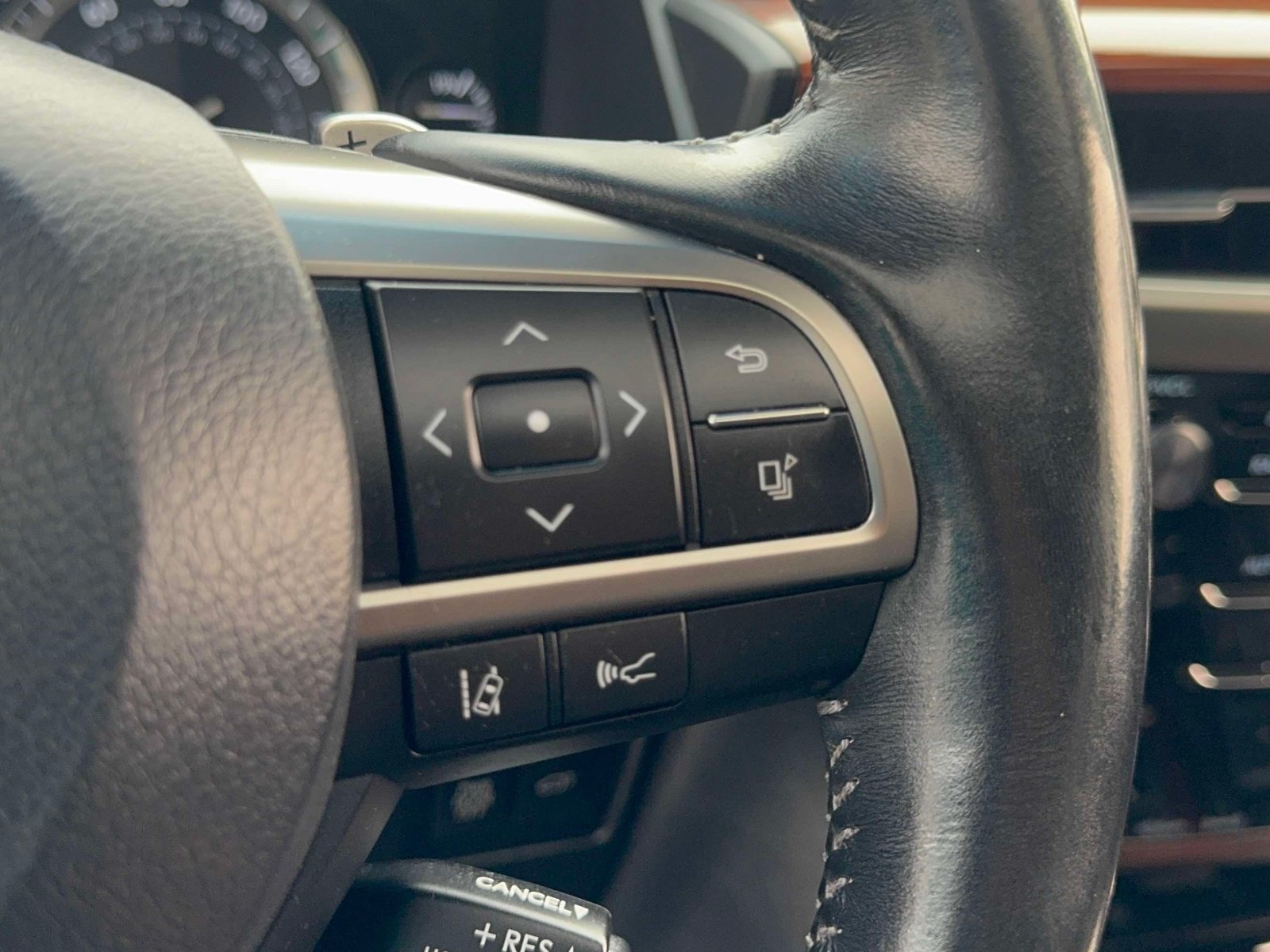 Used 2019 Lexus LX 570 4WD w/ Luxury Package image 16