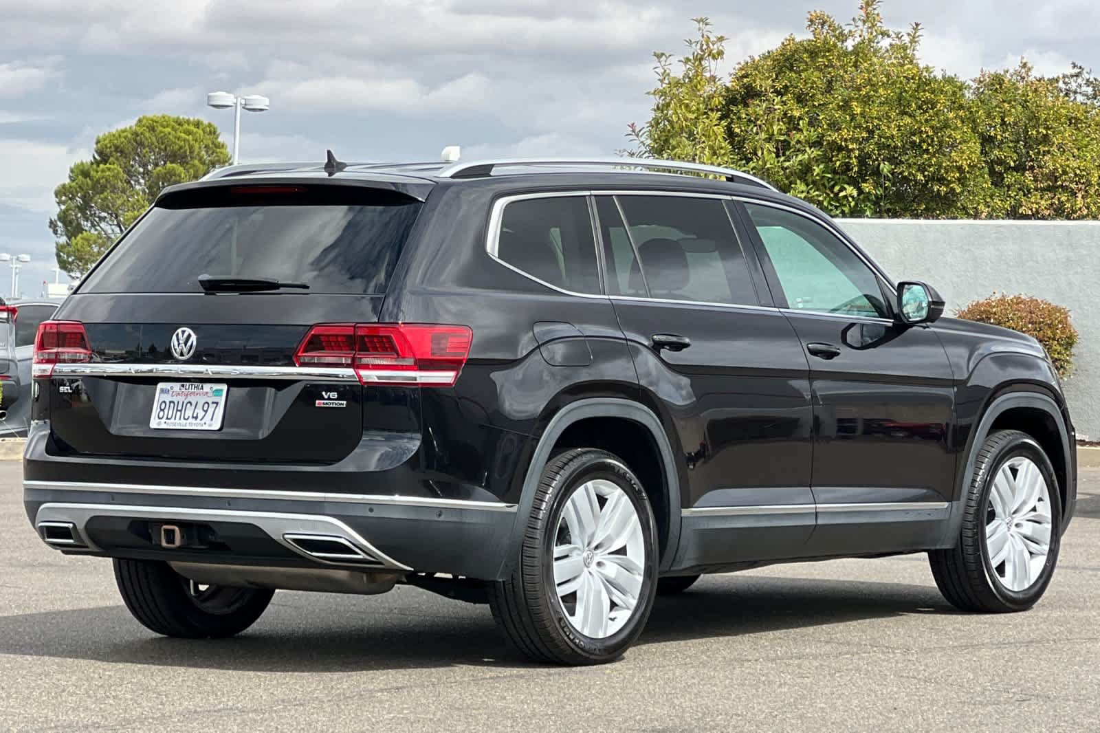 Used 2018 Volkswagen Atlas SEL Premium AWD/4WD image 2