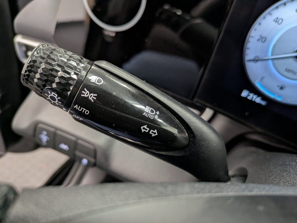 Used 2023 Hyundai Elantra SEL w/ Convenience Package image 18