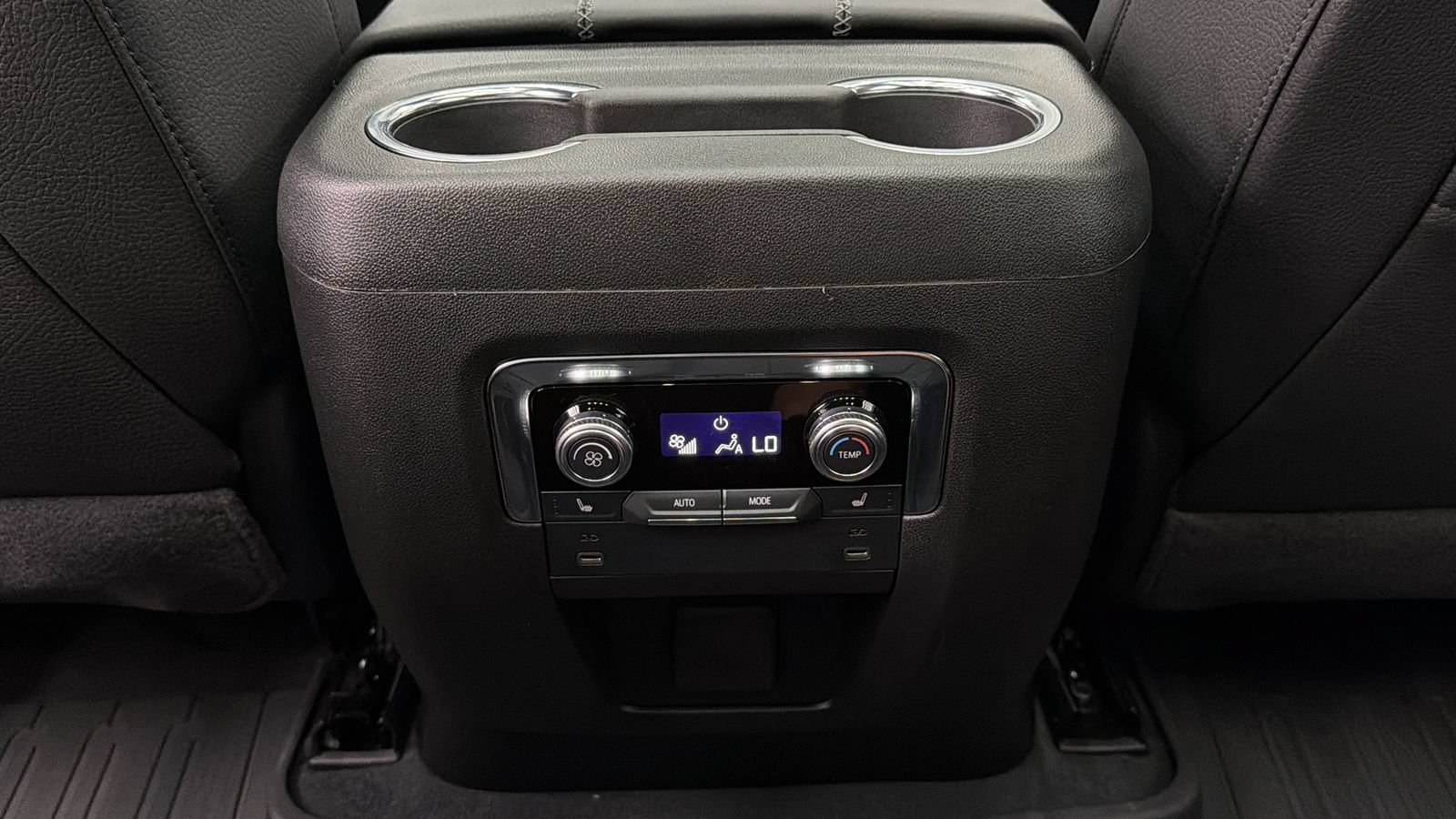Used 2026 GMC Yukon XL Denali w/ Sun & Power Step Package AWD/4WD image 36