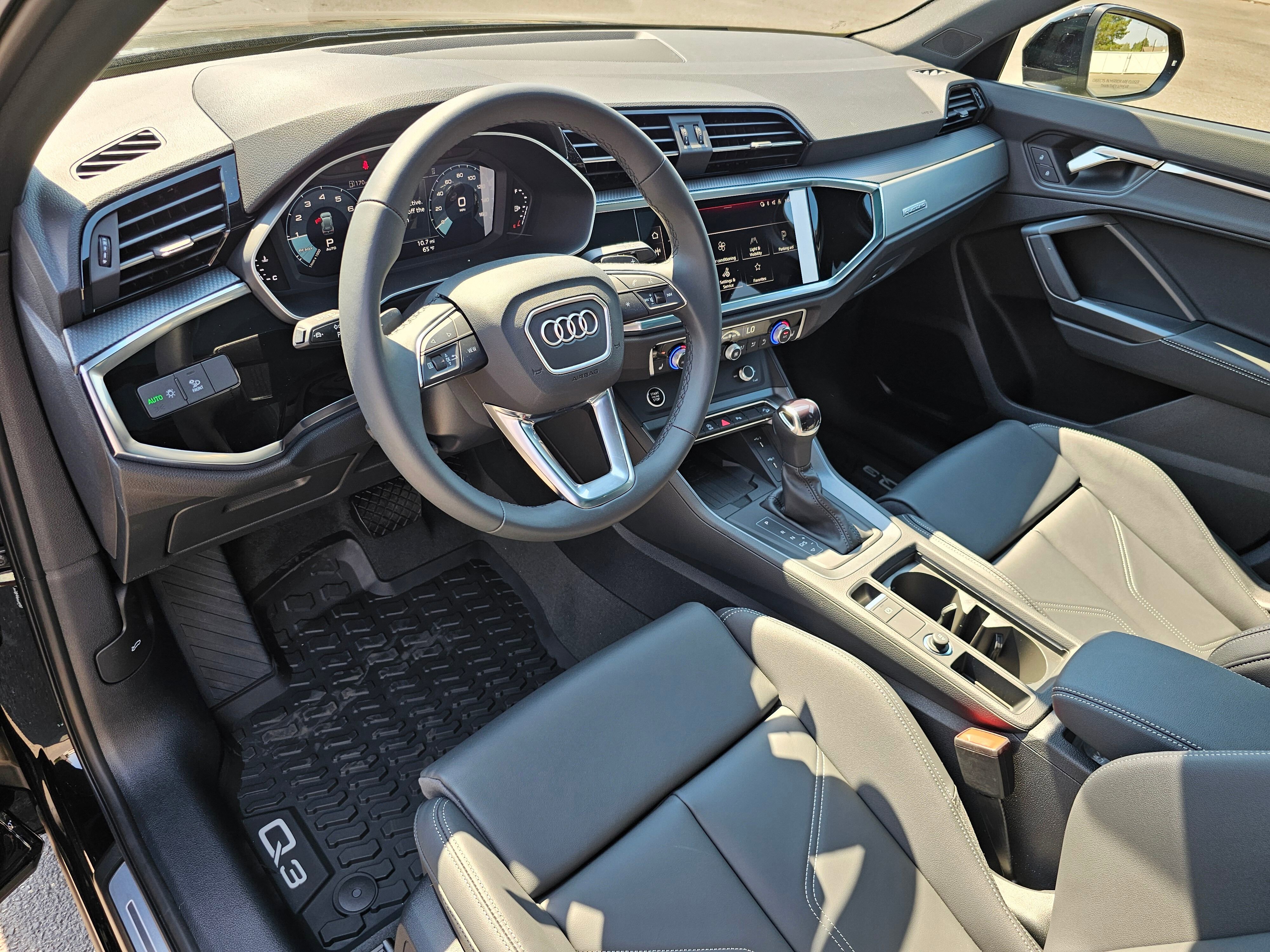 New 2025 Audi Q3 2.0T Premium image 2