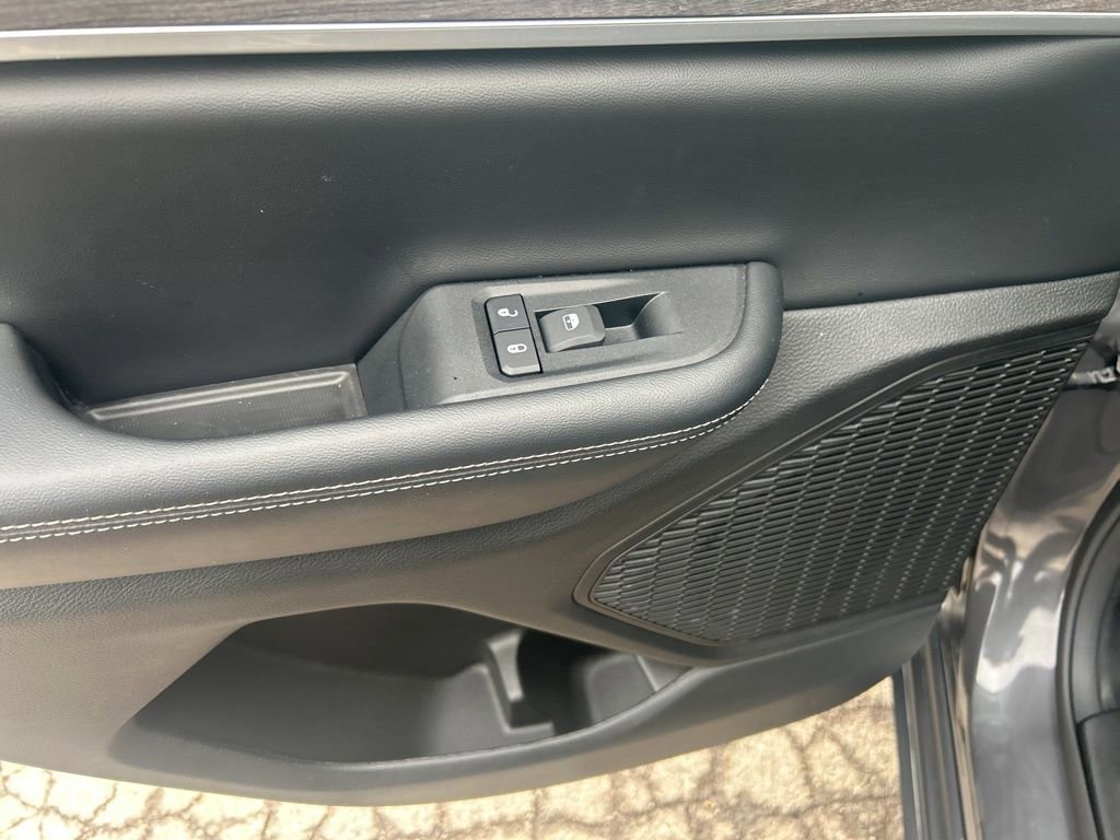 Used 2024 Jeep Grand Cherokee Limited image 17