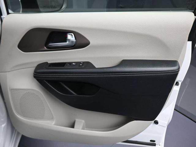 Used 2023 Chrysler Voyager LX FWD image 20