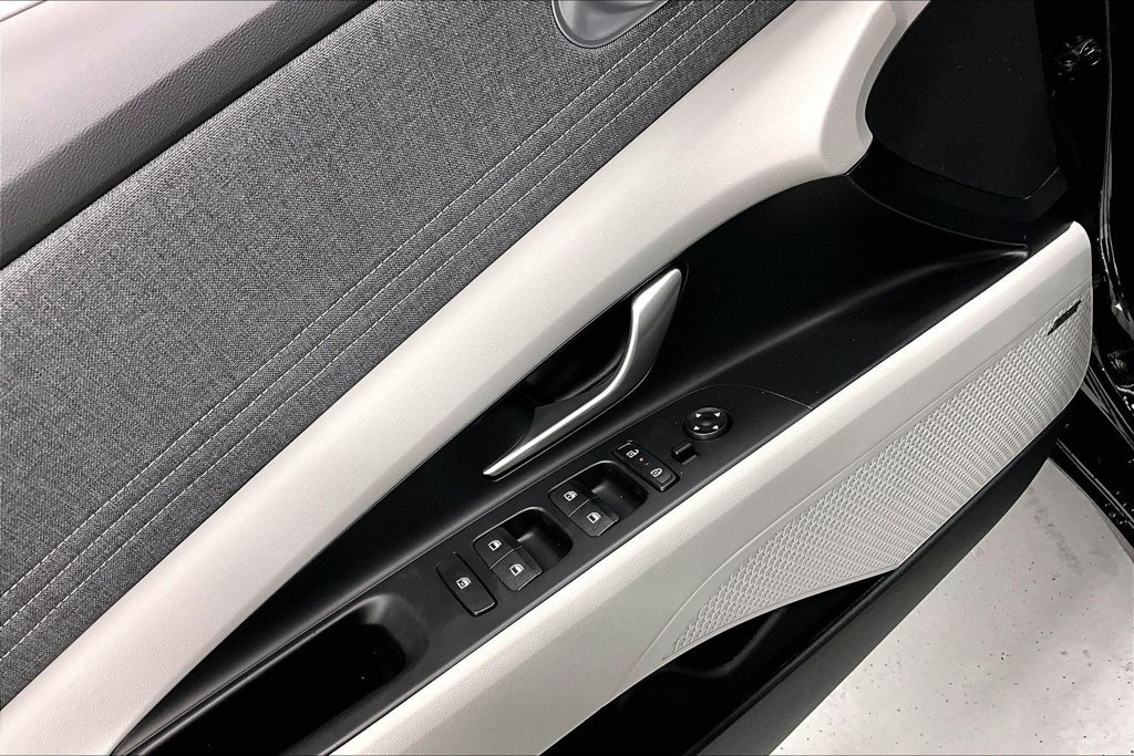 New 2026 Hyundai Elantra Limited FWD image 19