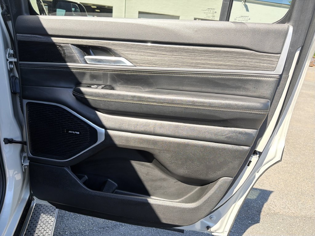 Used 2022 Jeep Wagoneer Series II AWD/4WD image 18