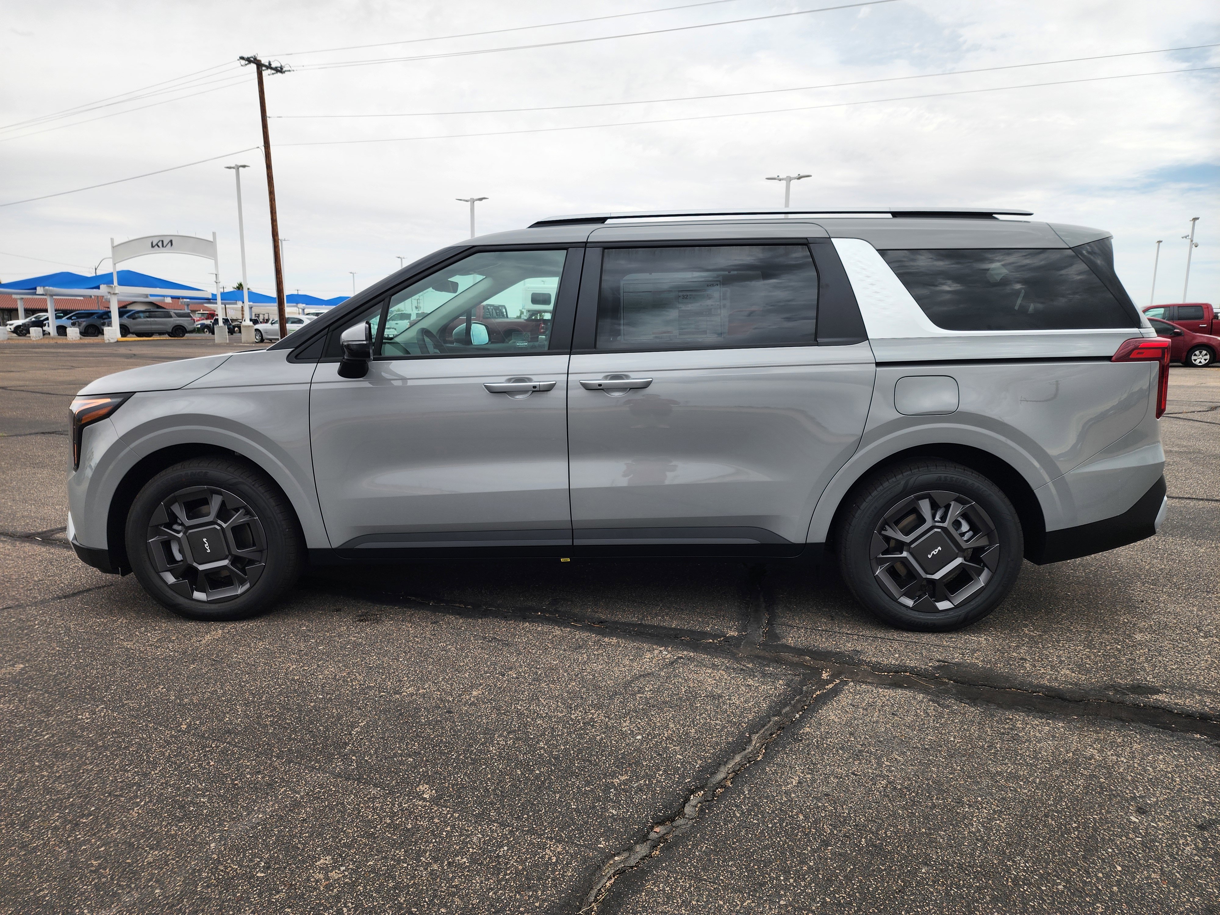 New 2026 Kia Carnival EX image 7