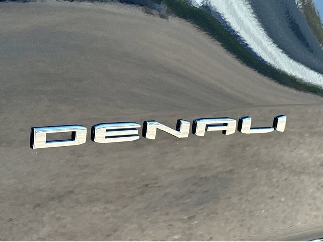 New 2026 GMC Acadia Denali Ultimate w/ LPO, Floor Liner Package AWD/4WD image 16