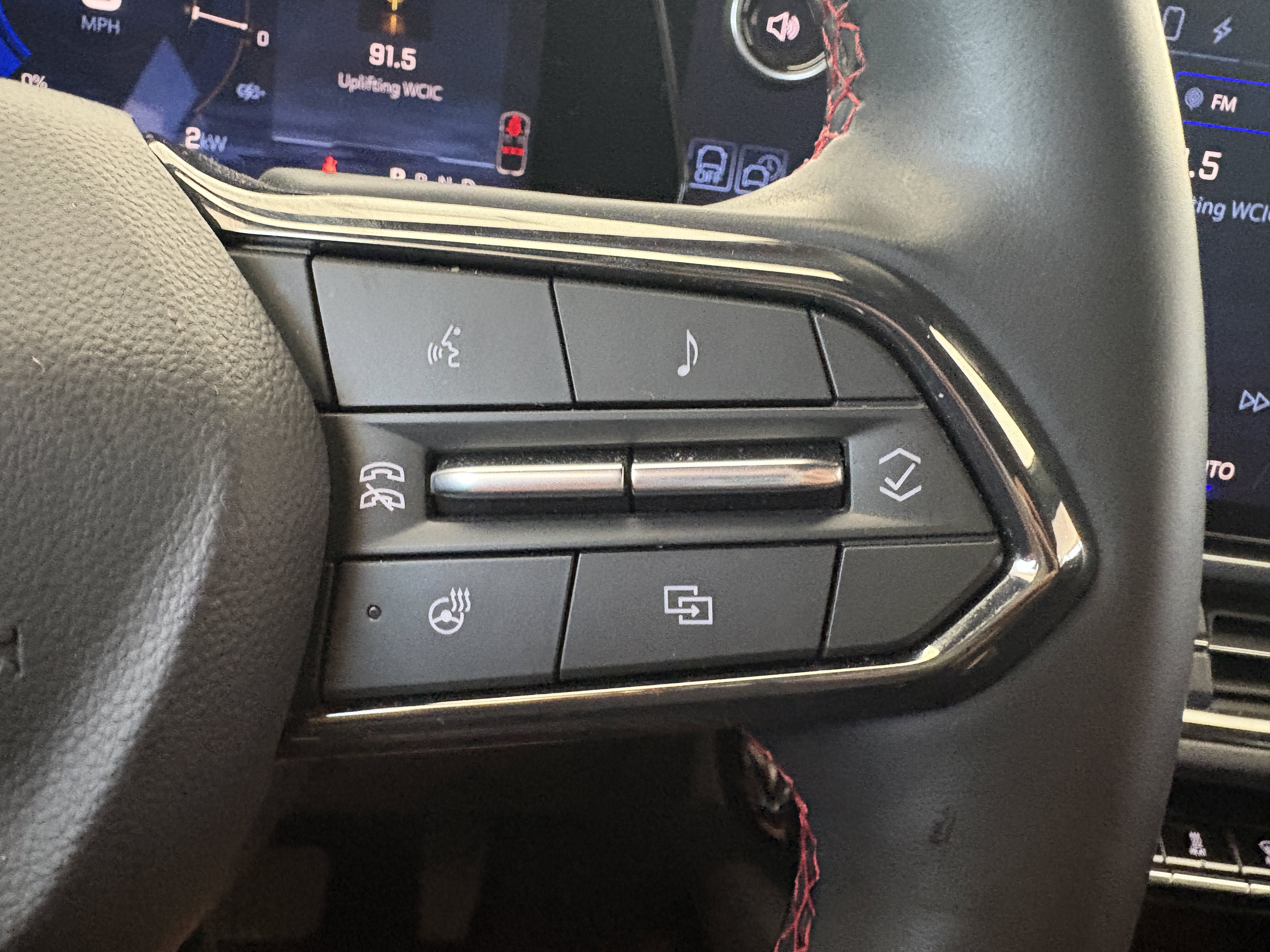 Used 2025 Chevrolet Equinox EV RS FWD image 16
