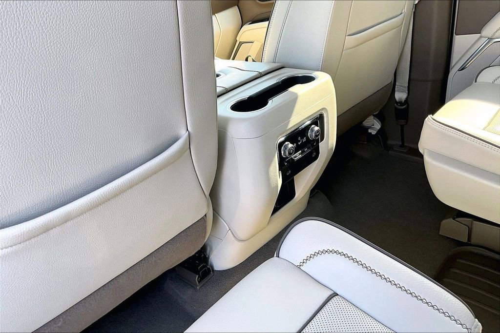Used 2023 GMC Yukon Denali image 10