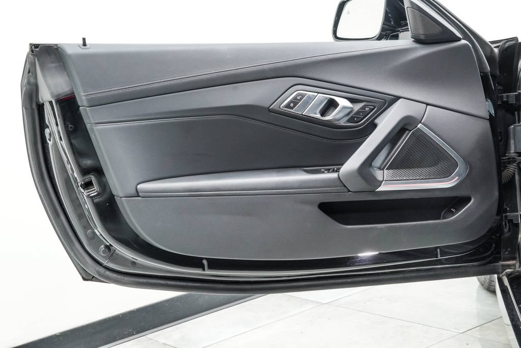 Used 2025 BMW Z4 sDrive30i RWD image 39