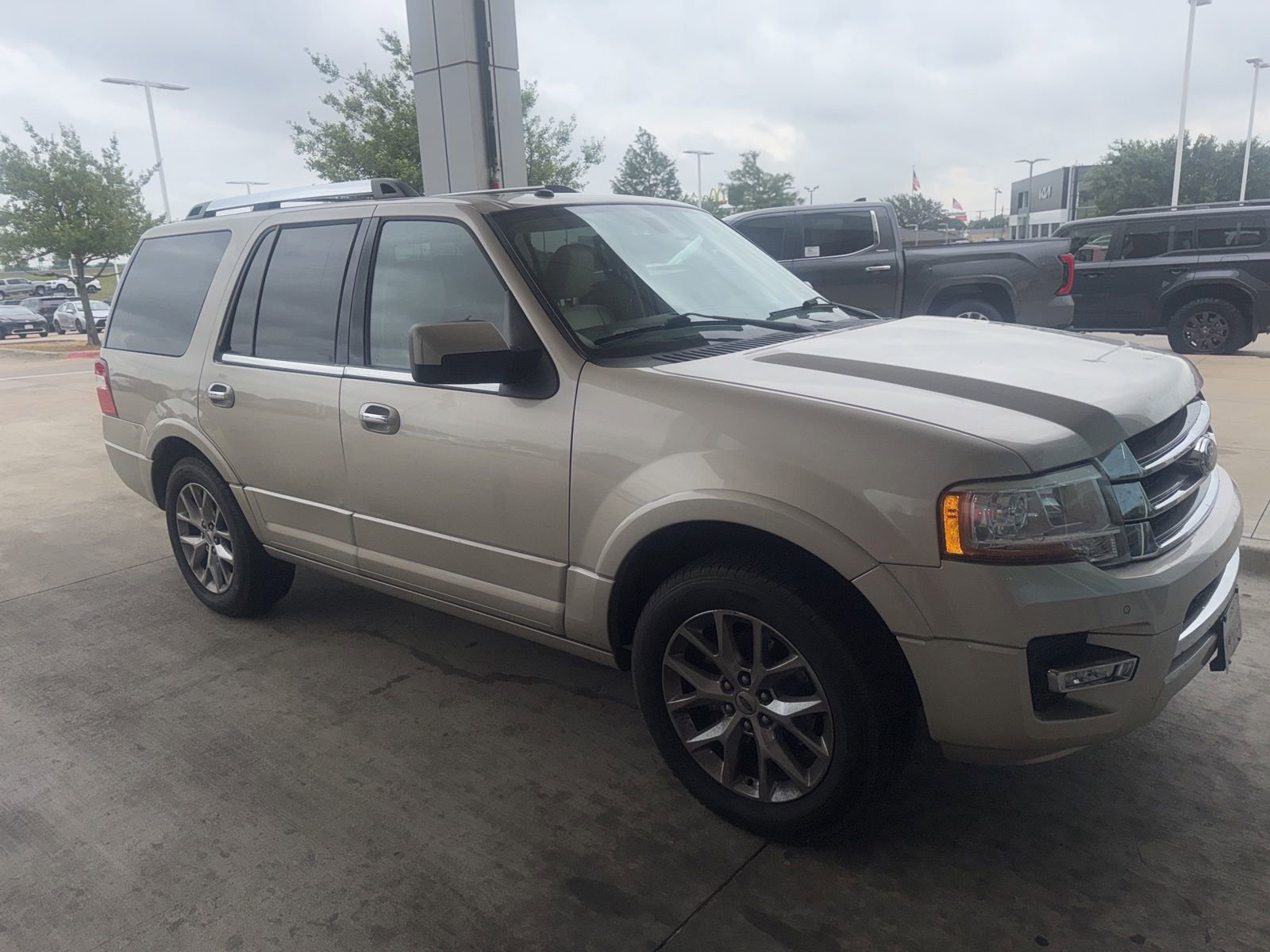 Used 2017 Ford Expedition Limited w/ Equipment Group 301A RWD image 24