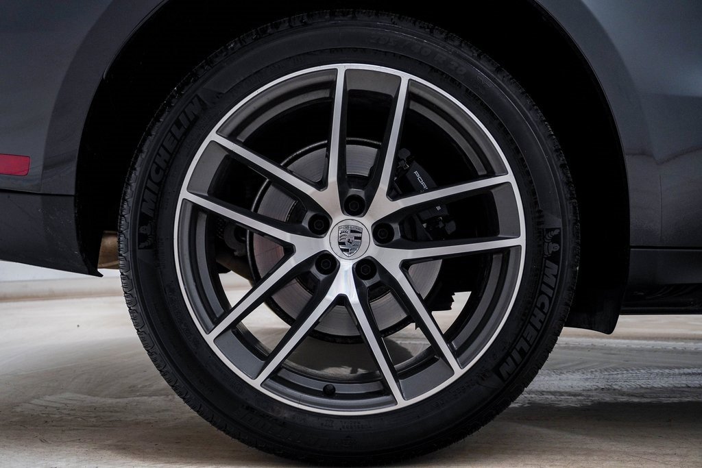 Certified 2025 Porsche Macan image 10