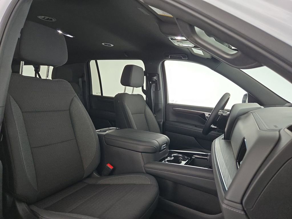 Used 2025 Chevrolet Suburban LS image 34