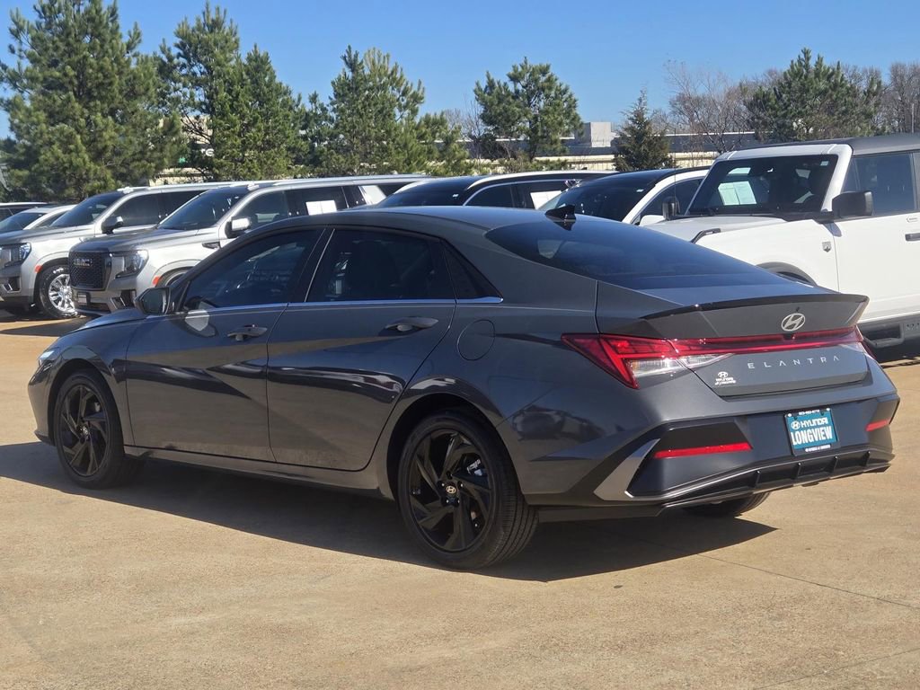 Used 2026 Hyundai Elantra Sport image 4