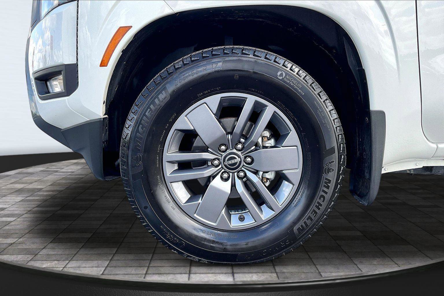 Certified 2025 Nissan Frontier SV w/ SV Convenience Package RWD image 10