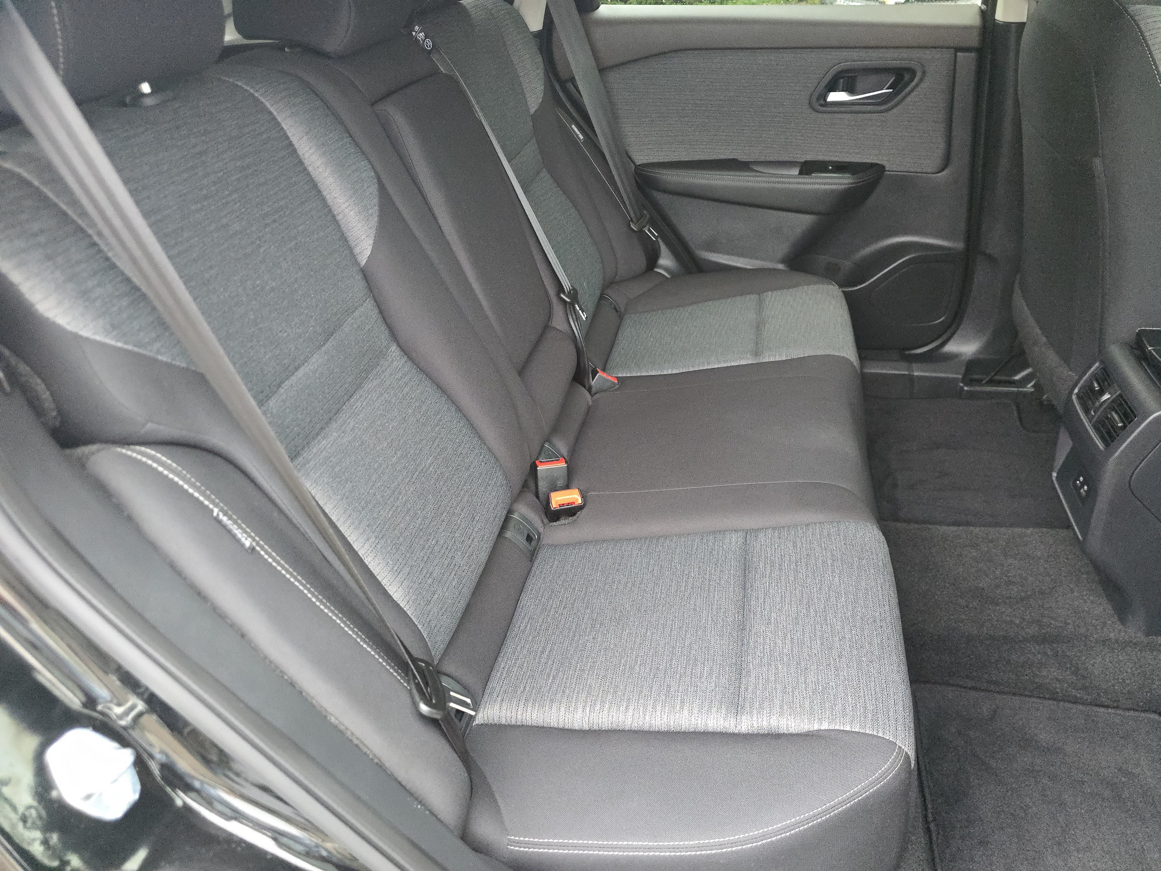 Used 2023 Nissan Rogue SV AWD/4WD image 17