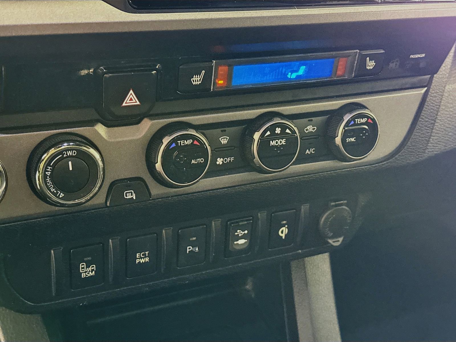 Used 2017 Toyota Tacoma TRD Sport w/ Premium & Technology Package image 13