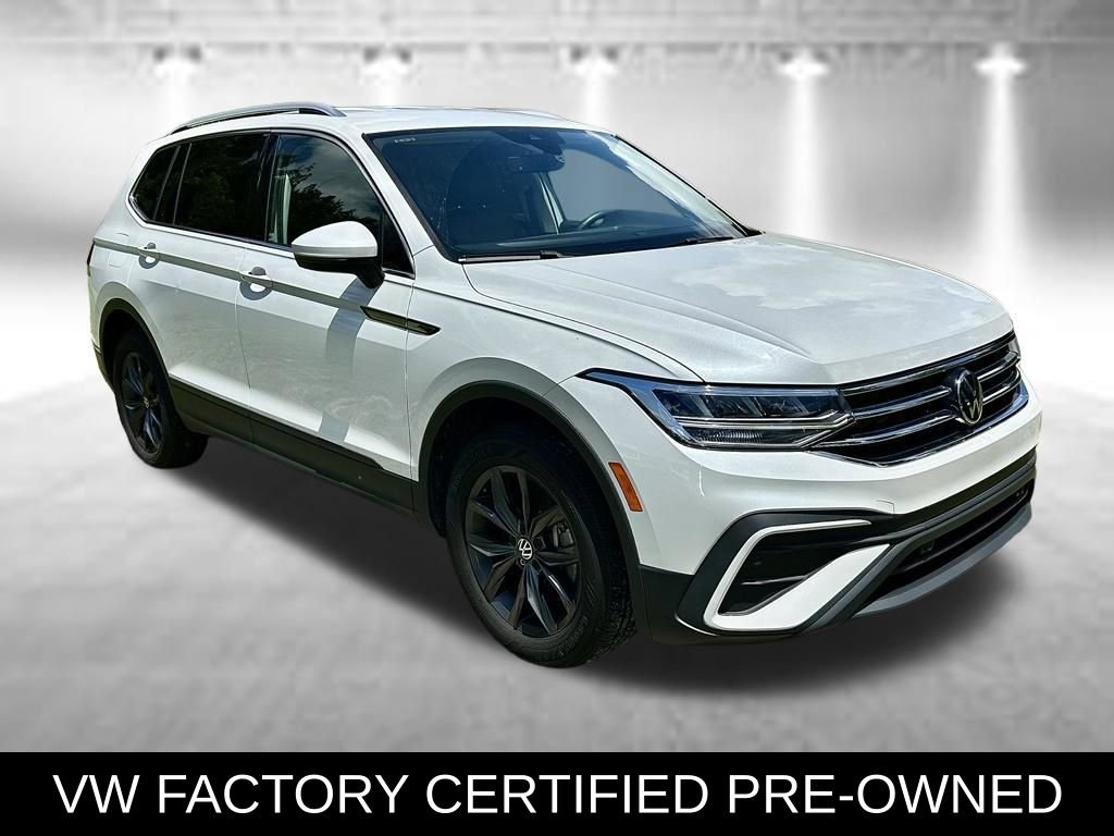 Certified 2023 Volkswagen Tiguan SE FWD image 3