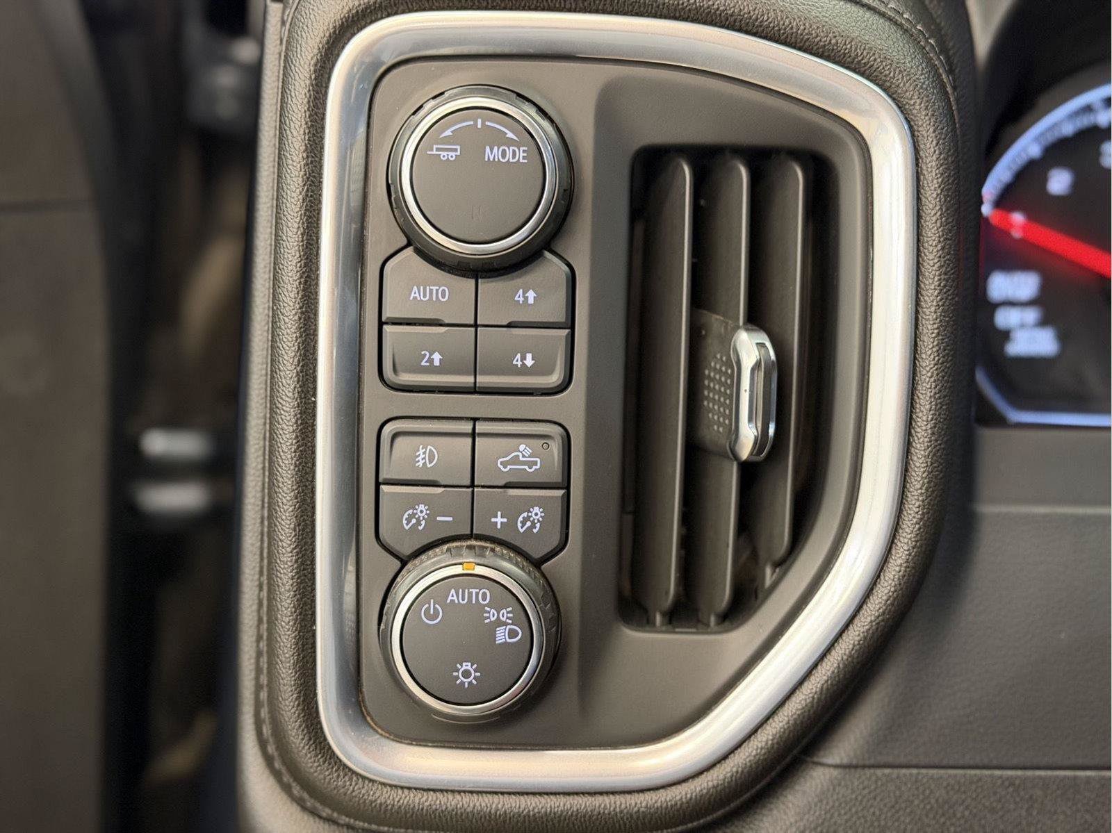 Used 2020 Chevrolet Silverado 1500 RST AWD/4WD image 33