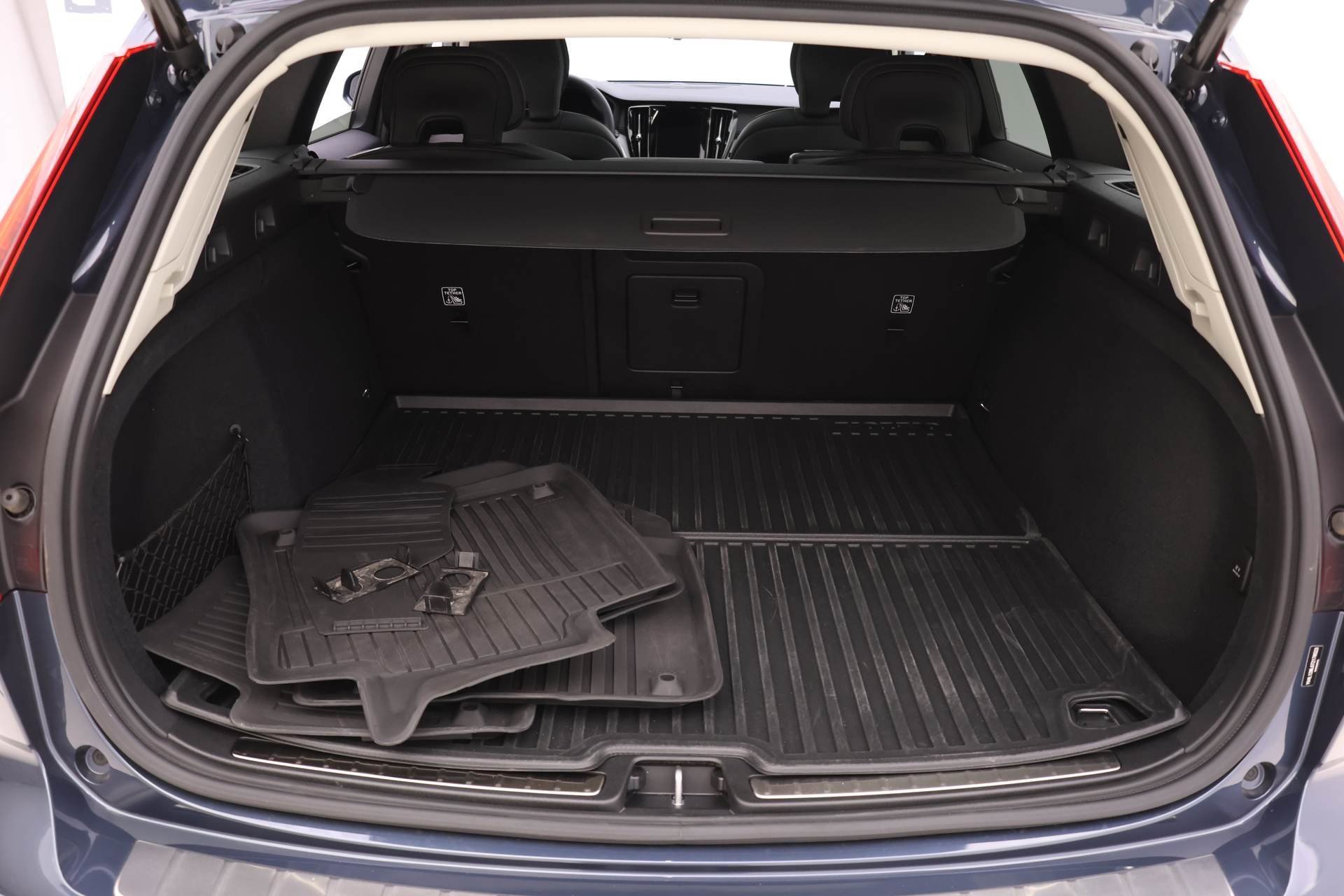 Used 2026 Volvo V60 B5 Cross Country Ultra w/ Protection Package Premier image 12