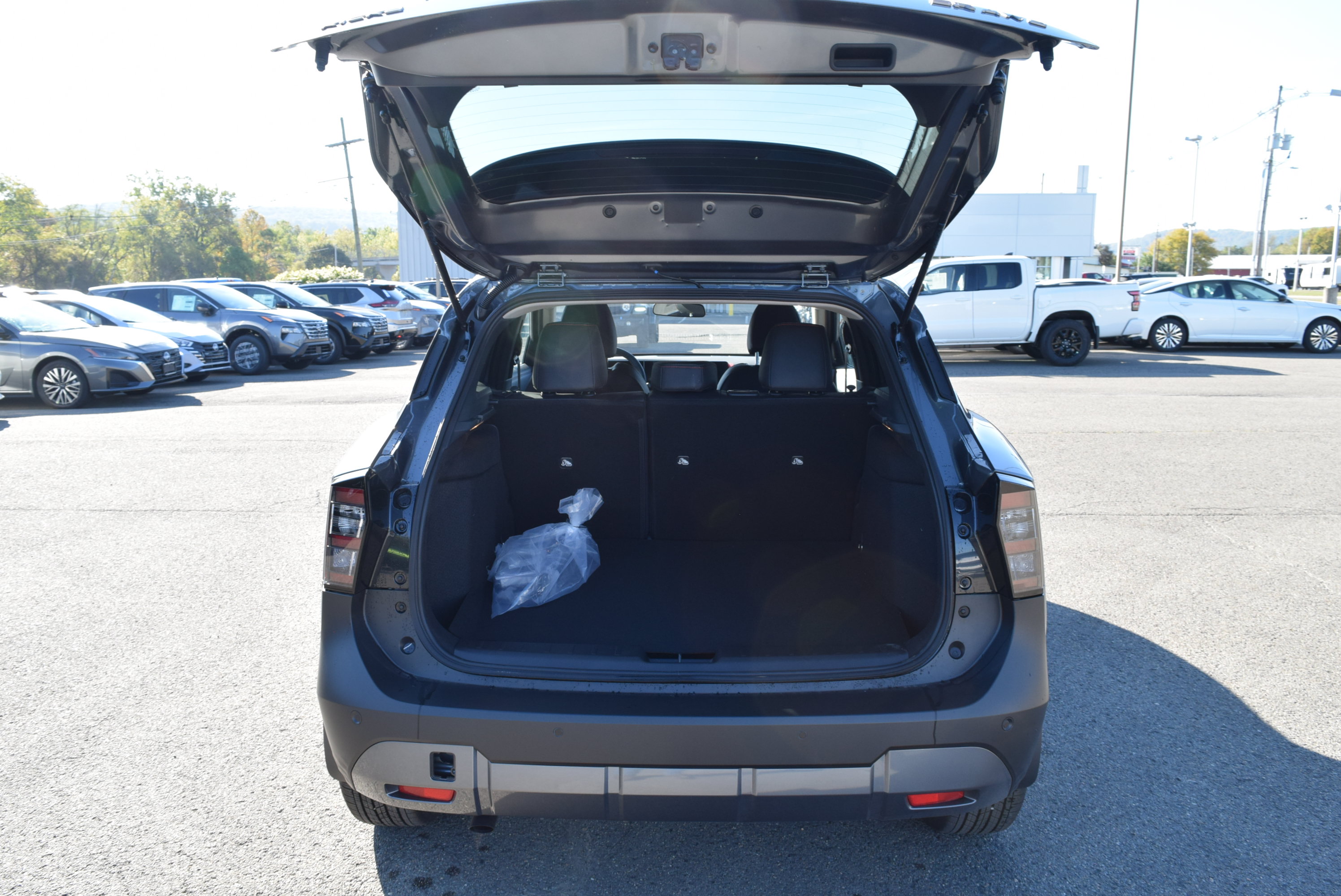 Used 2026 Nissan Kicks SR w/ Cold Weather Package AWD/4WD image 9