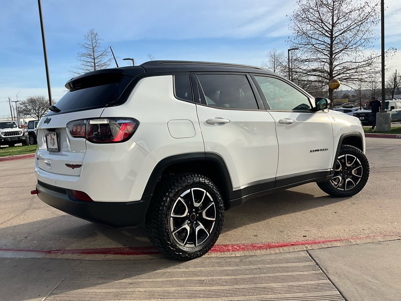 Used 2025 Jeep Compass Trailhawk image 6