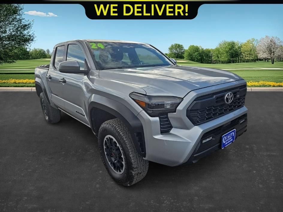 Used 2024 Toyota Tacoma TRD Sport AWD/4WD image 4