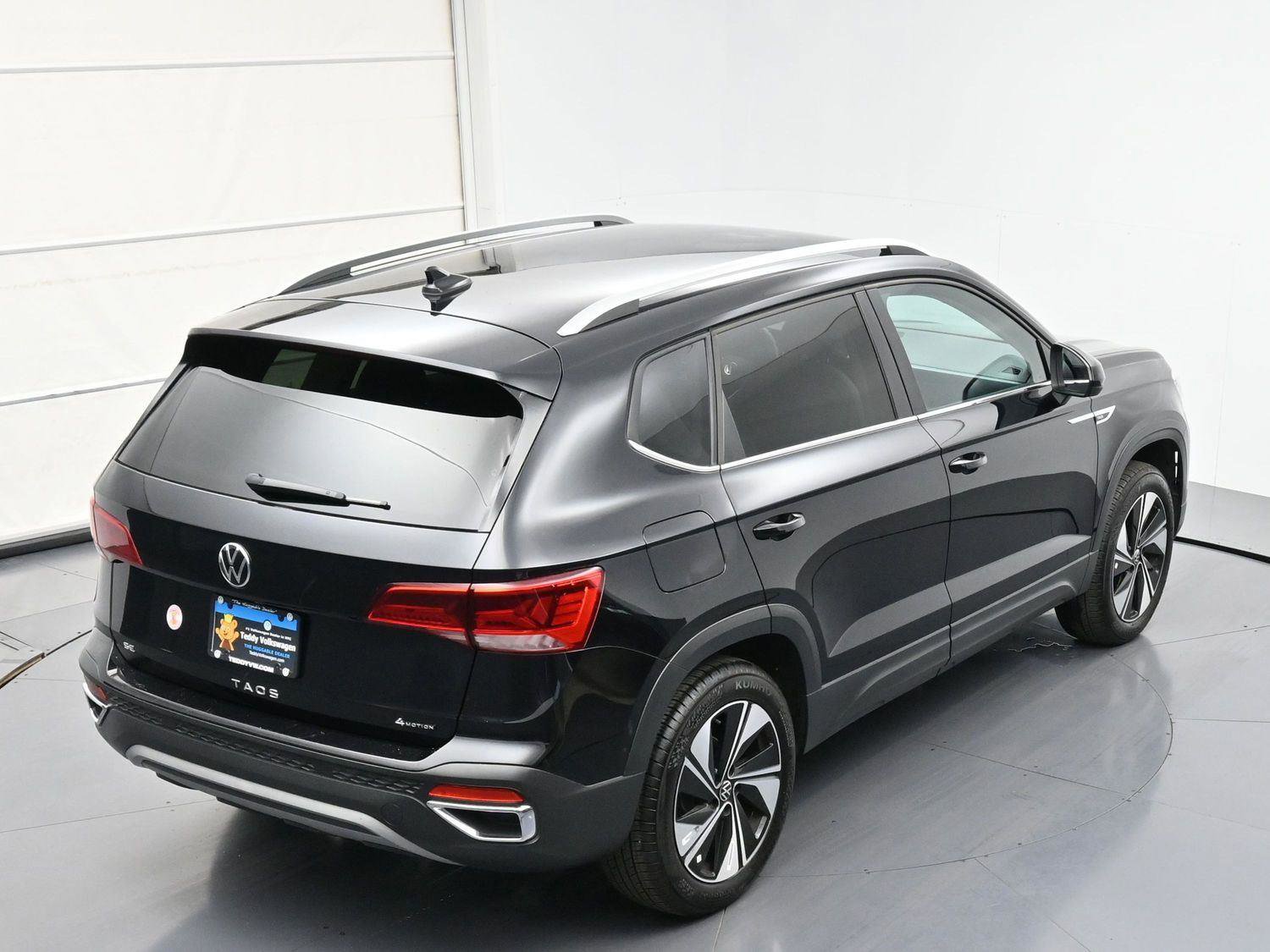 Used 2024 Volkswagen Taos SE image 35