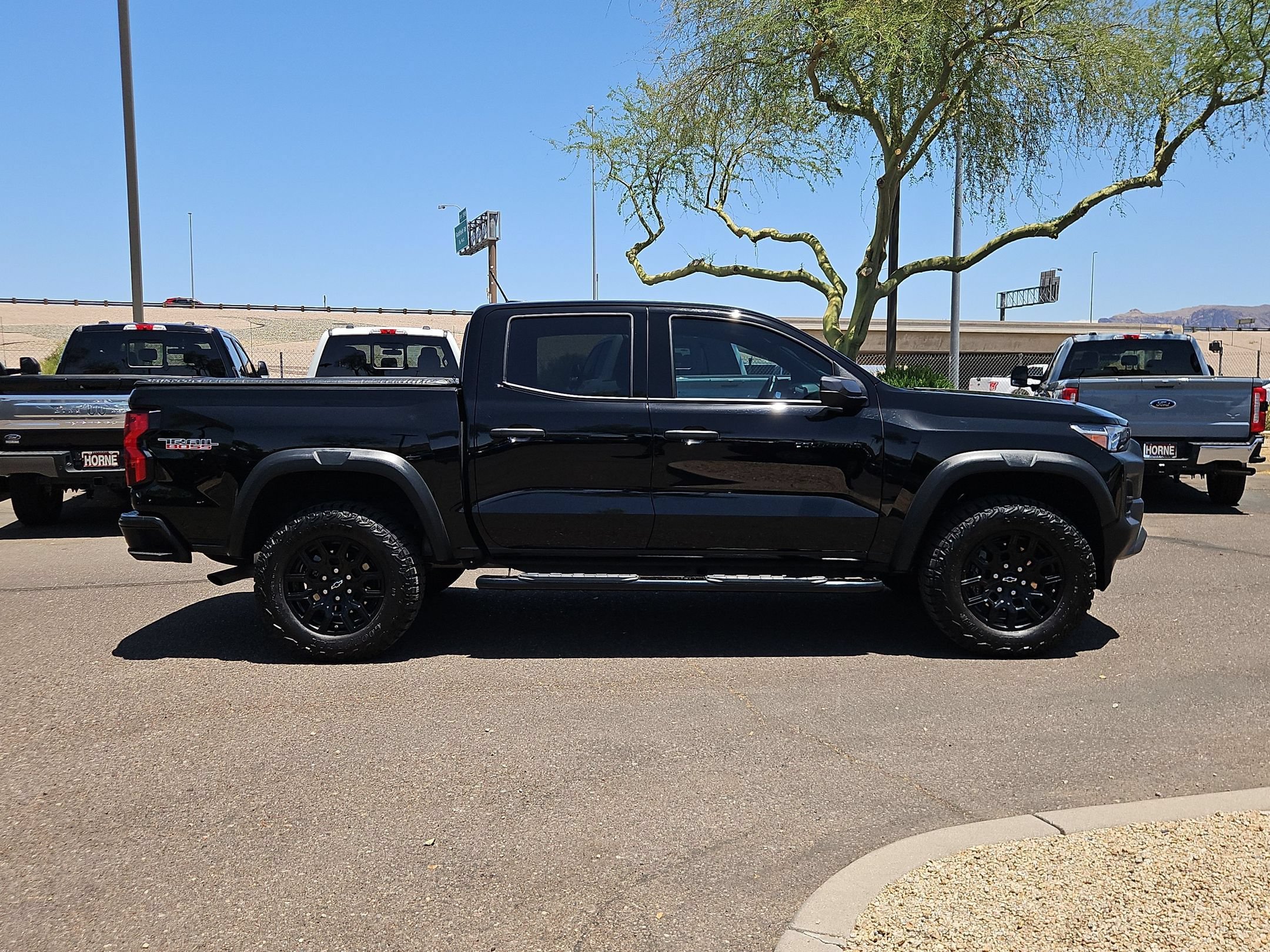 Used 2025 Chevrolet Colorado Trail Boss AWD/4WD image 4