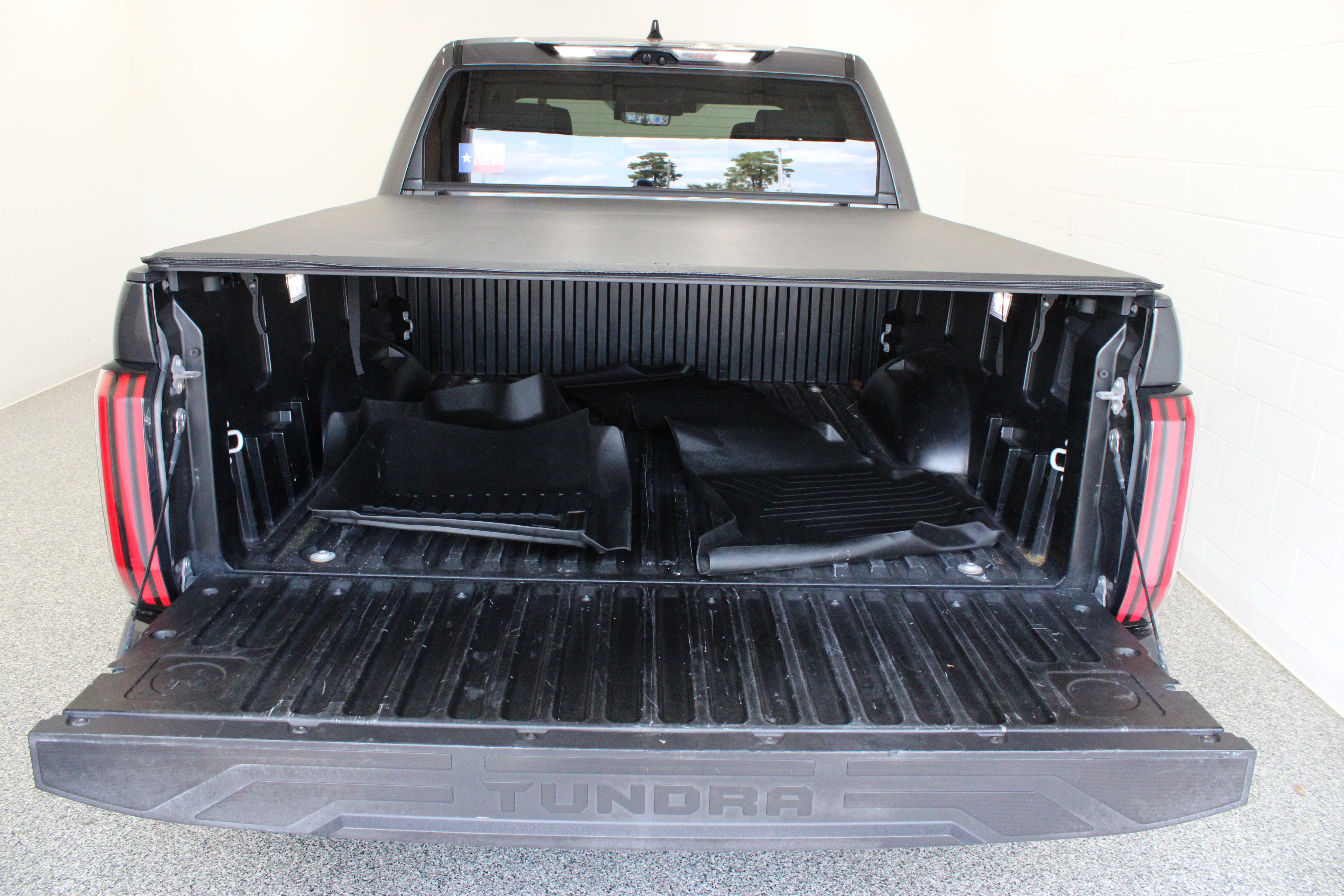 Used 2023 Toyota Tundra Limited AWD/4WD image 9